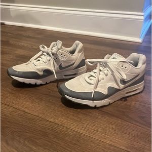 Nike Air Max Tennis Shoes